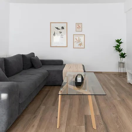 Stylish Spacious Apartment In Palaio Faliro-2